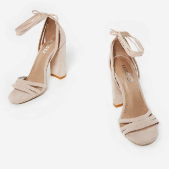 ✋SOLD Nude faux suede heels - Picture 2 of 4